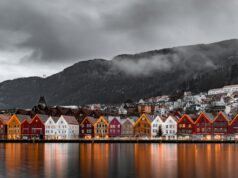 Hurtigruten: More Than Just a Cruise, It’s the “World’s Most Beautiful Voyage” hoesen on the fjord