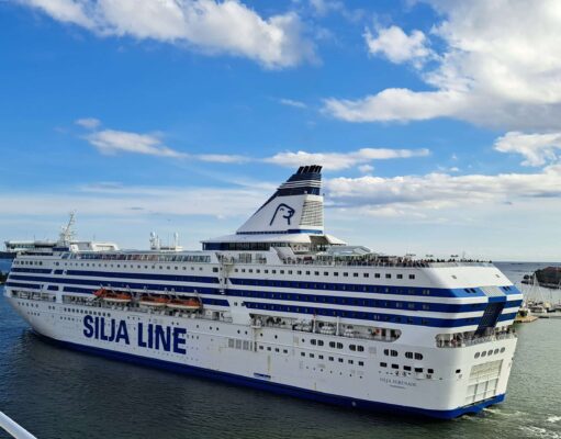 Choosing the Best Stockholm–Helsinki Ferry: Silja Line or Viking Line?